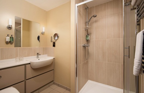 Amble Hotel | Discover The Amble Inn: Guest Rated 9/10 with Family Amenities