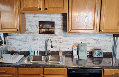 Covedale House | Peaceful Americana Retreat with Ocean View & Family Amenities