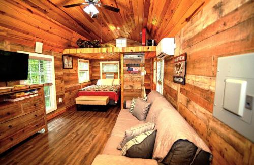 Murfreesboro Cabin | Pet-Friendly Getaway at The Americana - Parker Creek Bend