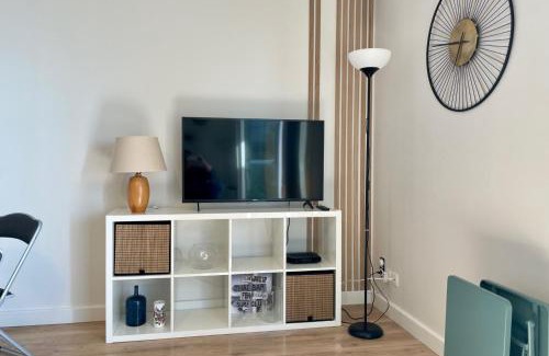Benerville-sur-Mer Apartment | Seaside Retreat: Ammonite Room with Large Balcony & Views
