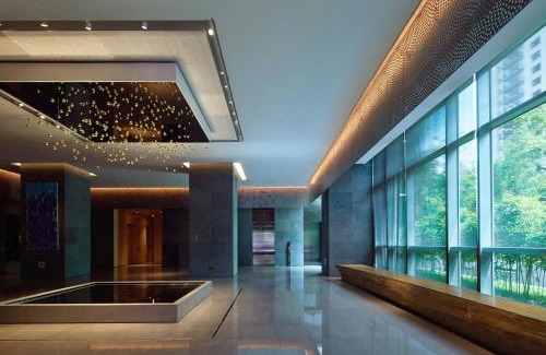 Lingya District Hotel | Experience Elegance at Silks Club with Oceanfront Views