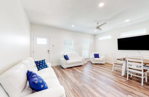 Dauphin Island House | Unforgettable Stays at The Anchor Holds – Pet & Child Friendly