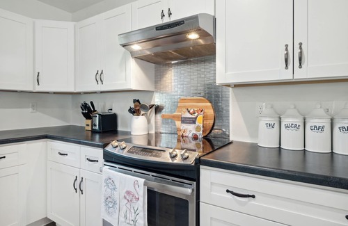 Lighthouse Park Cottage | The Anchor House- Anastasia Island- Walk to Downtown-Bike Ride to Beach
