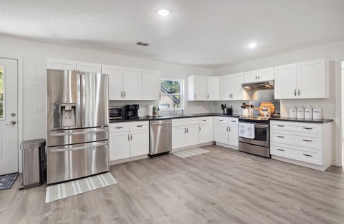 Lighthouse Park Cottage | The Anchor House- Anastasia Island- Walk to Downtown-Bike Ride to Beach