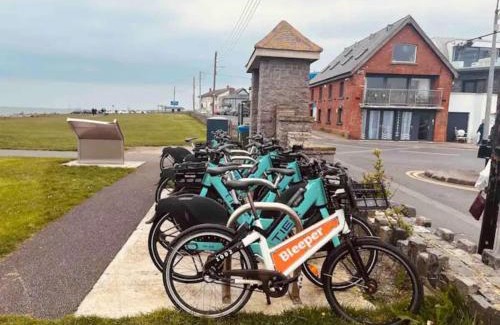 Skerries Apartment | Cozy Stay at The Anchor: Pet and Child Friendly Retreat