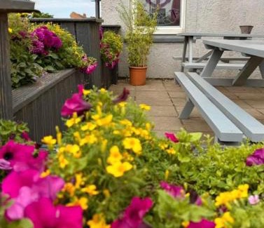 Sutton Bridge Hotel | Pet-Friendly Comfort at The Anchor Inn with Breakfast Included