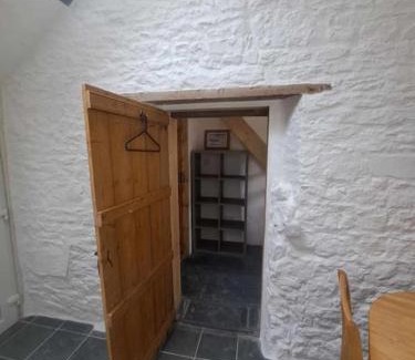 Castlemartin House | Family-Friendly Retreat at The Anchor Light - Rated 10/10