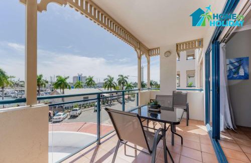 South Townsville Apartment | The Anchorage Escape Apartment - Steps away from City, Ferry and Stadium