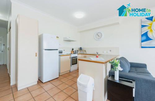 South Townsville Apartment | The Anchorage Escape Apartment - Steps away from City, Ferry and Stadium
