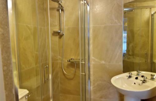 Waterford House | Inviting Anchorage Guest House: Family-Friendly with Hot Tub