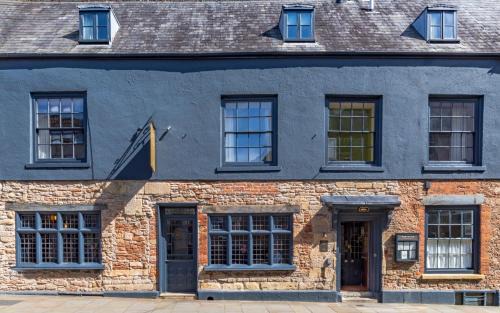 Wells Hotel | Cozy Stay at The Ancient Gatehouse & Rugantino Restaurant