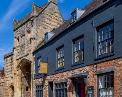 Wells Hotel | Cozy Stay at The Ancient Gatehouse & Rugantino Restaurant