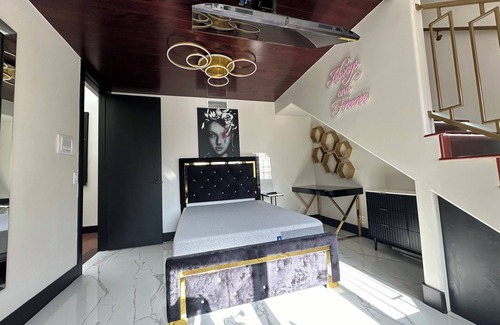 Bonita Apartment | The Andrea Room: Chic studio with AC, fitness room, WiFi in lovely Bonita