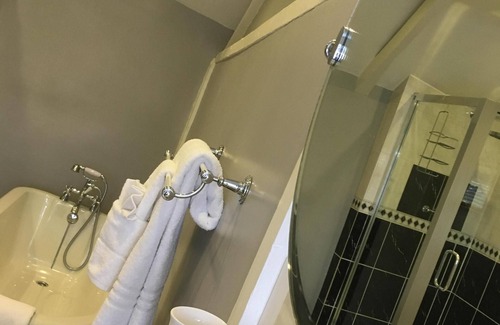Cuddesdon Bed & Breakfast | Explore The Angel B&B: Family-Friendly with Top Amenities