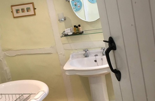 Cuddesdon Bed & Breakfast | Explore The Angel B&B: Family-Friendly with Top Amenities