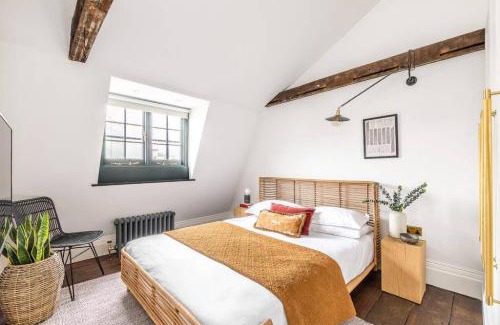 Angel Apartment | Charming Loft Apartment Near Angel Tube Station - 4 Star