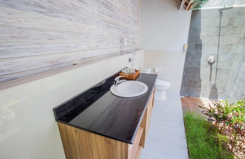 Penida Island Bed & Breakfast | Experience The Angkal Resort: Family-Friendly with Pool & Dining