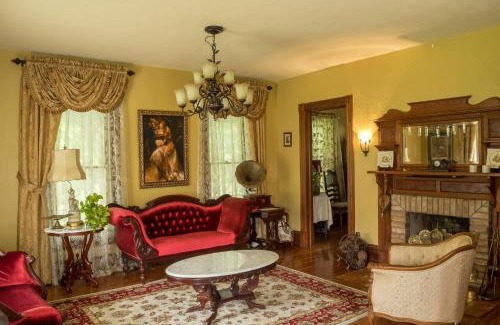 Cassadaga Bed & Breakfast | Discover The Ann Stevens House: Top-Rated with Restaurant