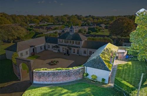 Wimborne House | Inviting Stay at The Annex at Merley Mews: 4-Star Comfort