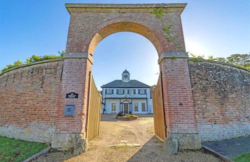 Wimborne House | Inviting Stay at The Annex at Merley Mews: 4-Star Comfort