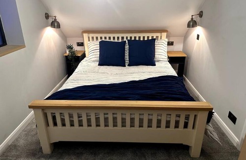 Street Apartment | Guest Rated: The Annex Glastonbury Tor View Awaits You
