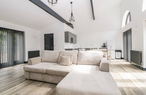 Wimborne Cottage | Discover The Annex: Pet-Friendly Retreat with Garden Access