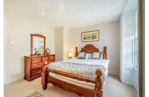 Northampton House | Family-Friendly 8 Bedroom Annexe at Moulton Grange