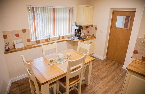 Weyhill House | Adults Only Retreat at The Annexe @ Elmbank - Rated 10/10