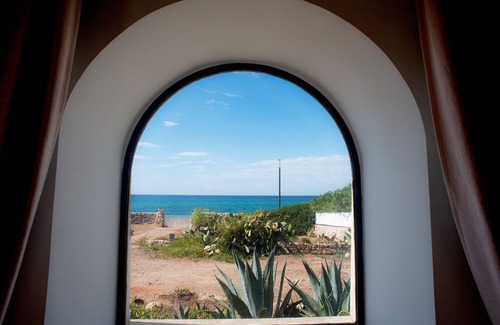 Marina San Gregorio House | Relax at The Antiche Pajare with Oceanfront Views