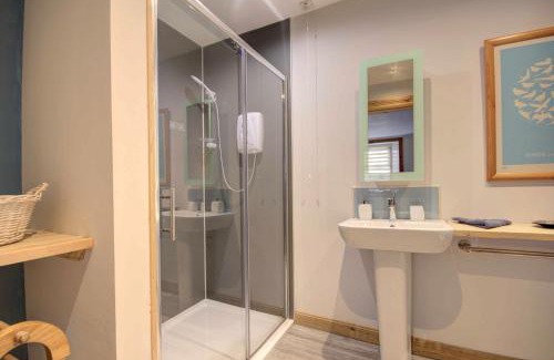 Golspie Apartment | Relax at The Apartment at Allt-Sagart with Ocean Views