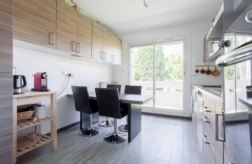 8th Arrondissement Apartment | Unwind at The Apartment with Oceanfront Views & Pet Friendly