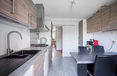 8th Arrondissement Apartment | Unwind at The Apartment with Oceanfront Views & Pet Friendly