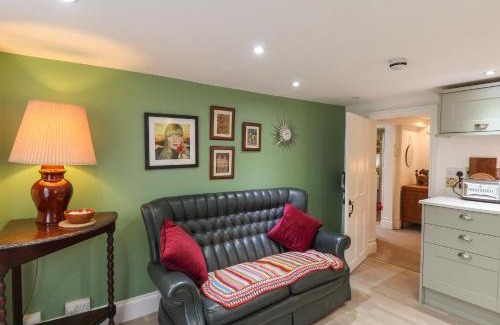 Hinderwell Apartment | Pet-Friendly Getaway at The Apartment at Mulgrave House
