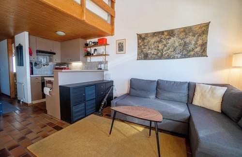 Alpe des Chaux Apartment | The apartment is located in Les Arsets, about 1 km from the departure point of the Fracherets ski li