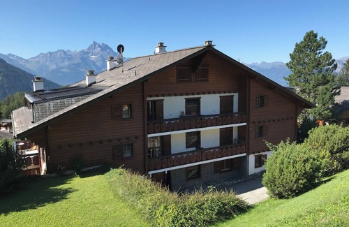 Barboleusaz Apartment | The apartment is located in La Barboleuse, approx. 150m from the Croix-de-Chaux - Gryon ski slope li