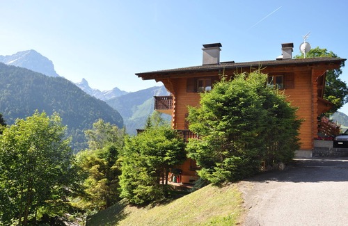 Barboleusaz Apartment | The apartment is located opposite the Bois-Gentil train stop and about 1 km from the departure of th