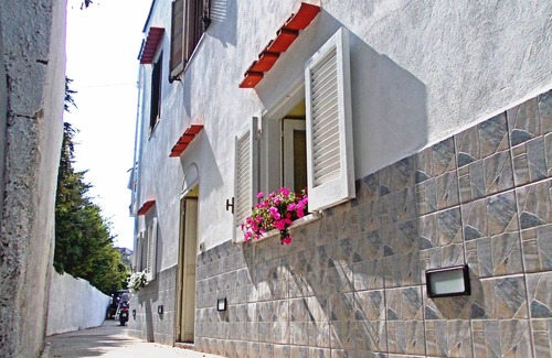 Panza Apartment | Spacious Apartment with 3 Bedrooms and Private Bathrooms