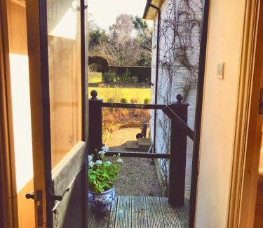 Westleton Apartment | Discover The Apple Loft: Guest Rated 9/10 for Quality