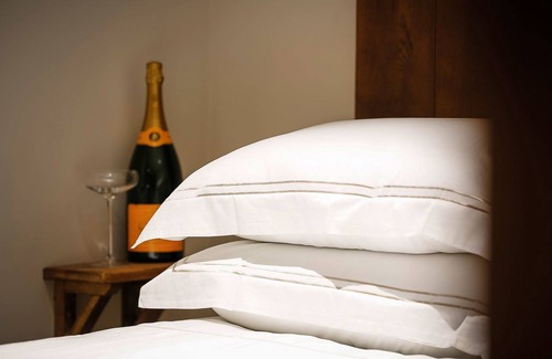 Saint Athan House | Relax at The Apple Store, Gileston Manor - Family Friendly Escape
