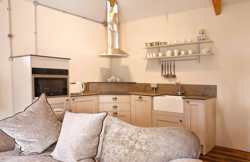 Saint Athan House | Relax at The Apple Store, Gileston Manor - Family Friendly Escape
