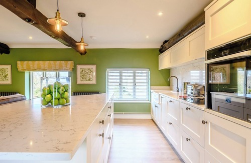 Swannington Cottage | Explore Norwich and the Broads from a Cozy Lakeside Retreat