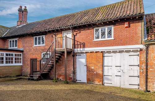 Swannington Cottage | Explore Norwich and the Broads from a Cozy Lakeside Retreat