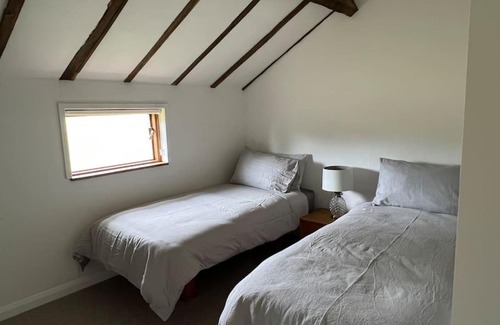 Bromyard Apartment | Family-Friendly Retreat at The Apple Tallet