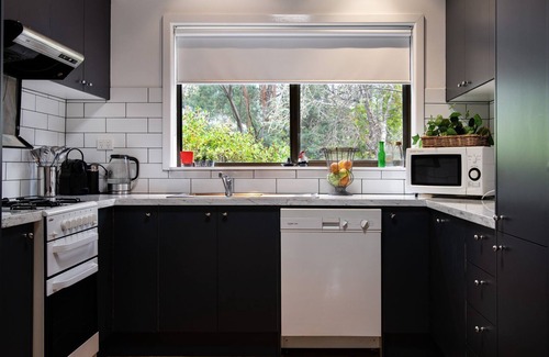 Hepburn Springs Cottage | Discover The Apple Tree: A Hidden Gem with Great Amenities