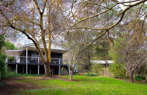 Hepburn Springs Cottage | Discover The Apple Tree: A Hidden Gem with Great Amenities