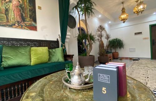 Shapingba Apartment | Discover The Arabian Nights B&B: Family-Friendly Retreat
