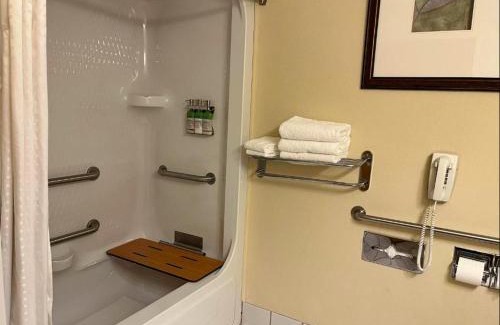 Fort Smith Hotel | Discover The Arc Hotel: Pet-Friendly Oasis with Pool