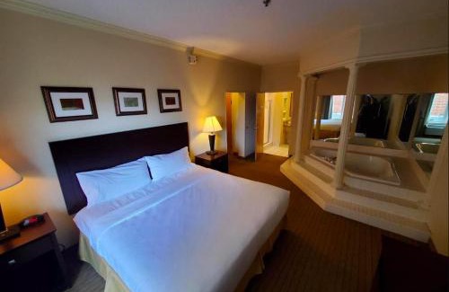 Fort Smith Hotel | Discover The Arc Hotel: Pet-Friendly Oasis with Pool