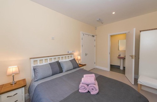 Carrick-on-Suir House | Discover The Arch Accommodation: Family-Friendly Retreat