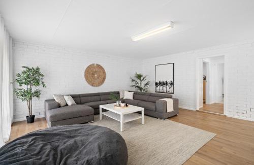 McLaren Vale House | Stylish Stay at The Arches - Rated 9.7 for Family Comfort